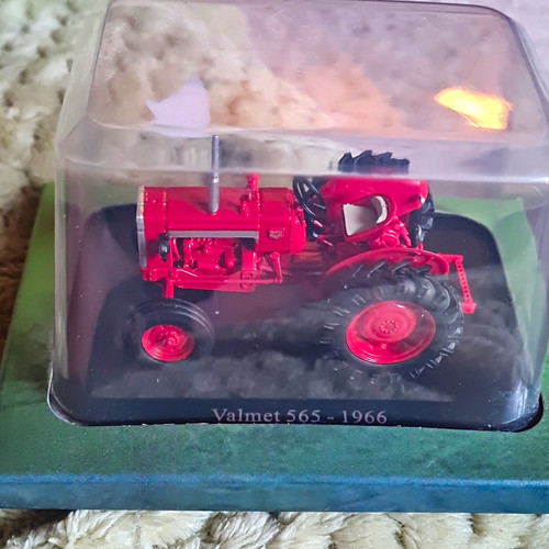 Hachette tractors the world - of,