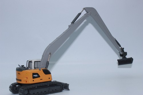 Long reach boom for 20 - long, 1:50