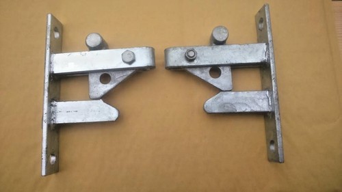 Self locking farm gate latch - locking,
