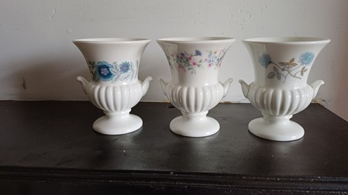 Three wedgewood small urn - wedgewood,