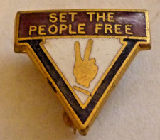 WW2 HOME FRONT BADGE WINSTON