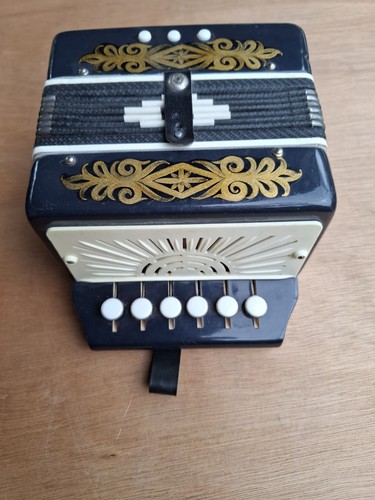 Melodeon vintage childs toy - melodeon,