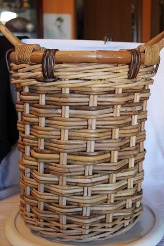 Vintage round wicker rattan - round,