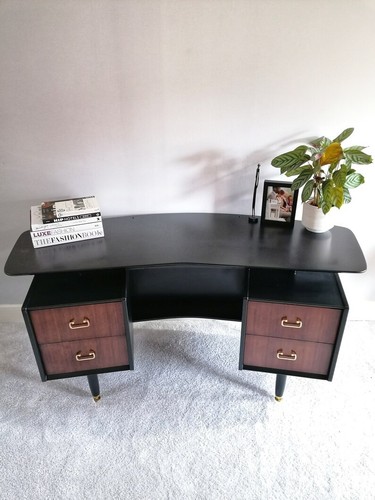 Upcycled plan dressing - plan, table