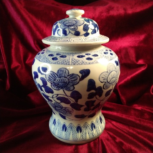 Vintage blue white - &,