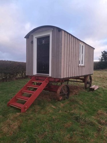 Shepherds hut glamping - hut, pod