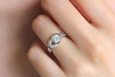 Knot Ring 1.8ct Round Brilliant Cut Lab-Created Moissanite 14k White Gold Plated