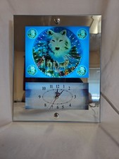 Vintage Wolf Mirrored Motion