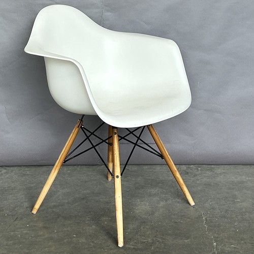 Pair vitra eames plastic - pair,