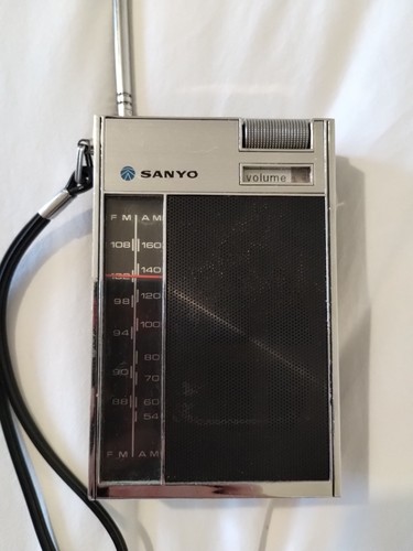Sanyo pocket radio - sanyo,