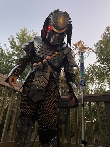Predator full body collectible - full,