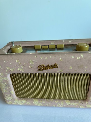 Roberts revival radio - radio., pink