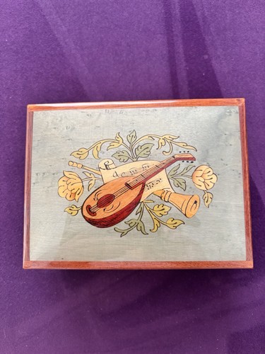 Lacquered jewellery box - lacquered,