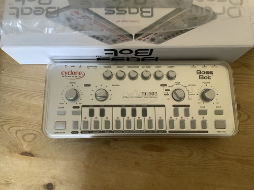 Cyclone analogic 303 v2 - cyclone, tt-303