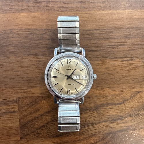 Timex quartz day date - q, &