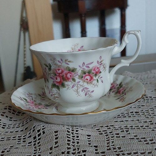 Royal albert bone china - albert,