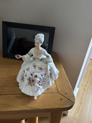 Vintage royal doulton figurine - royal,