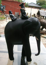 LARGE6.3Kg HAND CARVED ANTIQUE EBONY CEREMONIAL ELEPHANT