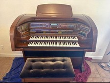Lowrey Majesty Electric Organ
