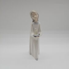 Nao / Lladro - Girl With Candle 4868