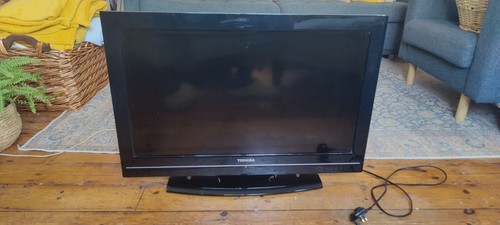 Toshiba model 32bv700b - 32", model:
