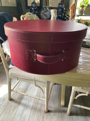 Vintage burgundy oval - , hat