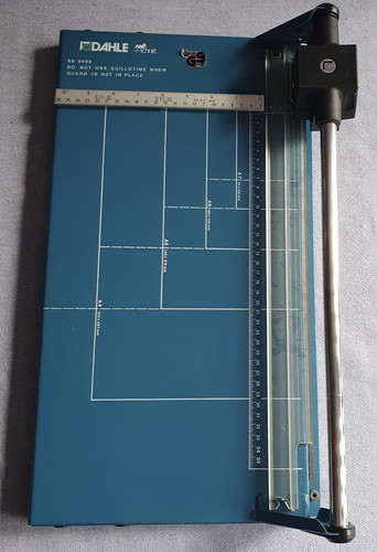 Dahle 551 paper trimmer - ,