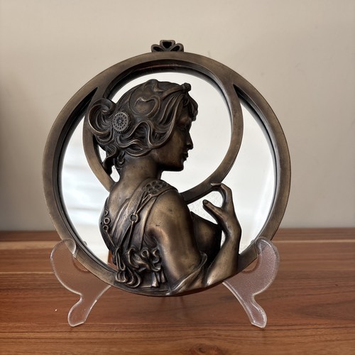 Art nouveau style round - style,