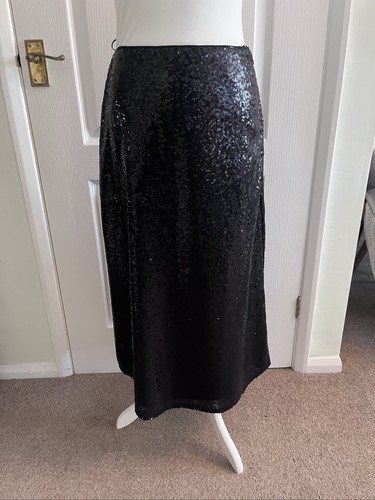 Feather bone black sequin - &,