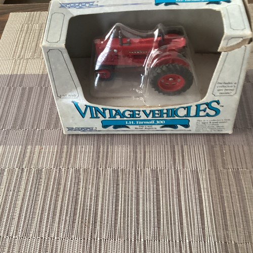 Ertl vintage vehicles - vehicles-, 2513