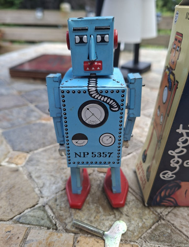 Lilliput tin clockwork wind - tin,