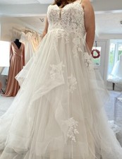 Beautiful Sophia Tolli