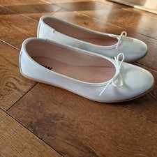 GIRLS IVORY BALLERINA SHOES