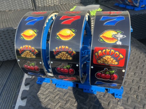 Fruit machine reels - off, pot