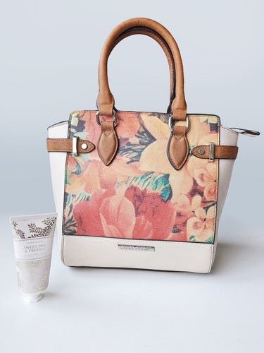 Laura ashley beige - ashley,