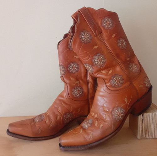 Vtg lucchese 1883 - lucchese, cowgirl