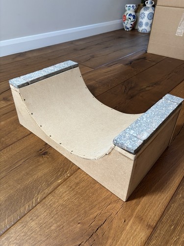 Wooden fingerboard ramp half - wooden,