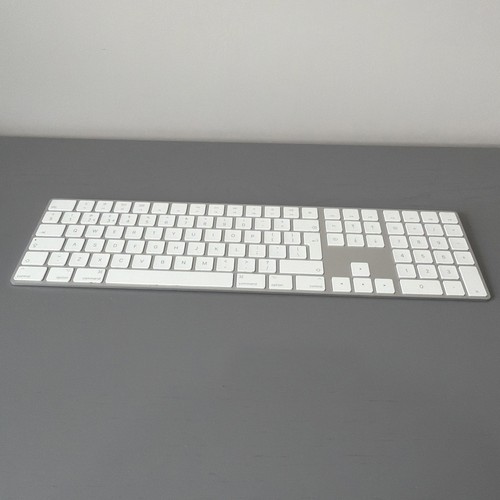 Apple magic keyboard - magic, with