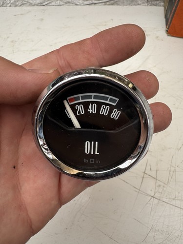 Oil pressure gauge - pressure, clock