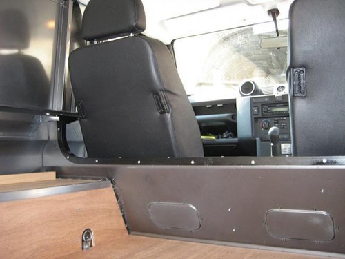 Land rover defender half - land,