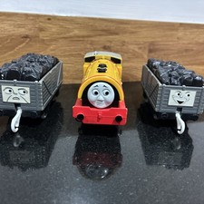 Tomy Trackmaster Thomas the Tank Engine Bill With Troublesome Trucks Cargo