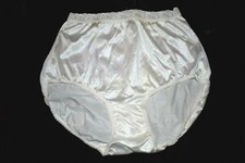 Vintage HANES Her Way Silky