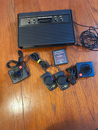 Atari 2600 video game system - game,