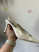 NEW Stephanie Clelland