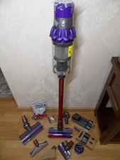 NEW Dyson V10 Cyclone cordless