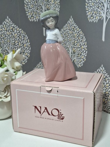 Nao lladro little girl - lladro, on