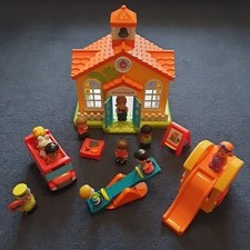 ELC Happyland Sunflower Preschool Working Sounds Bus 11 Figures 4 Accessories