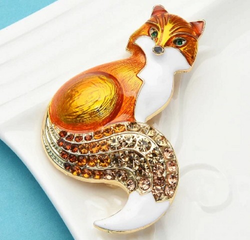 Very realistic fox brooch wild - very,