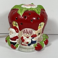 Vintage Strawberry Shortcake With Santa Christmas Lighted Ceramic House Rare 