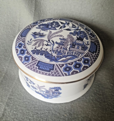 Blue white willow pattern - white,